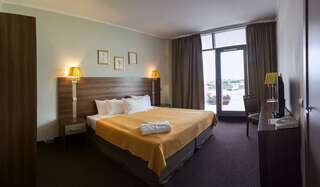Гостиница Золотой Затон Астрахань Deluxe Room, 1 Double Bed-1