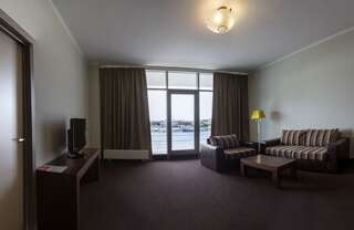 Гостиница Золотой Затон Астрахань Deluxe Room, 1 Double Bed-11